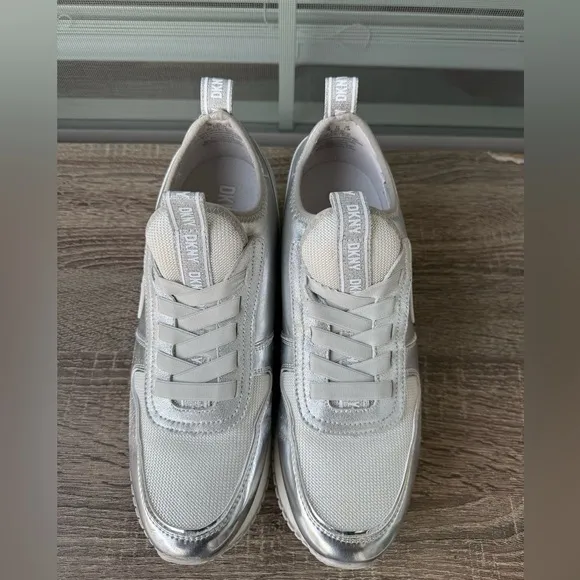 DKNY Womens Silver Logo Sabatini Round Toe Slip On Athletic Sneakers Shoes Sz 10