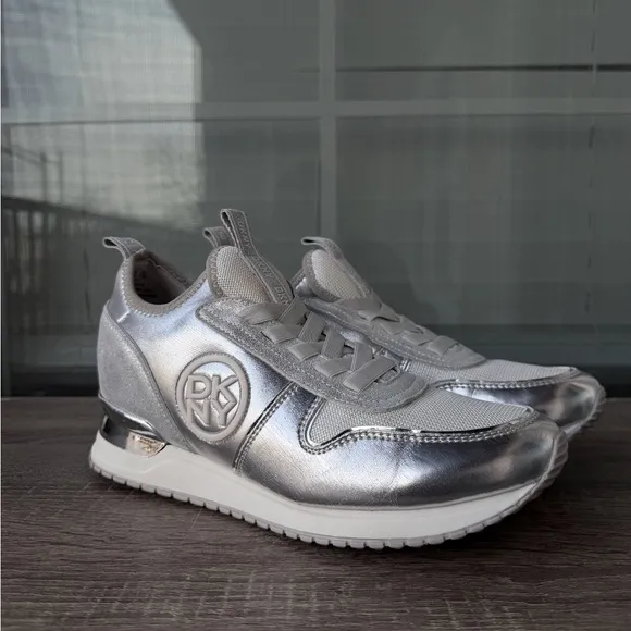 DKNY Womens Silver Logo Sabatini Round Toe Slip On Athletic Sneakers Shoes Sz 10