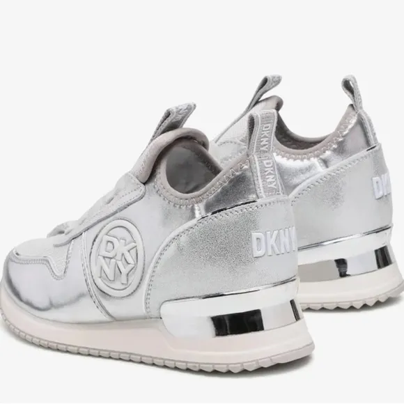 DKNY Womens Silver Logo Sabatini Round Toe Slip On Athletic Sneakers Shoes Sz 10