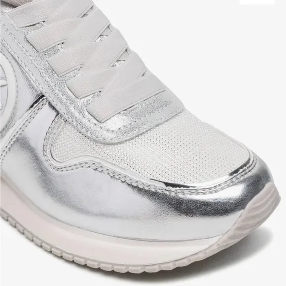 DKNY Womens Silver Logo Sabatini Round Toe Slip On Athletic Sneakers Shoes Sz 10