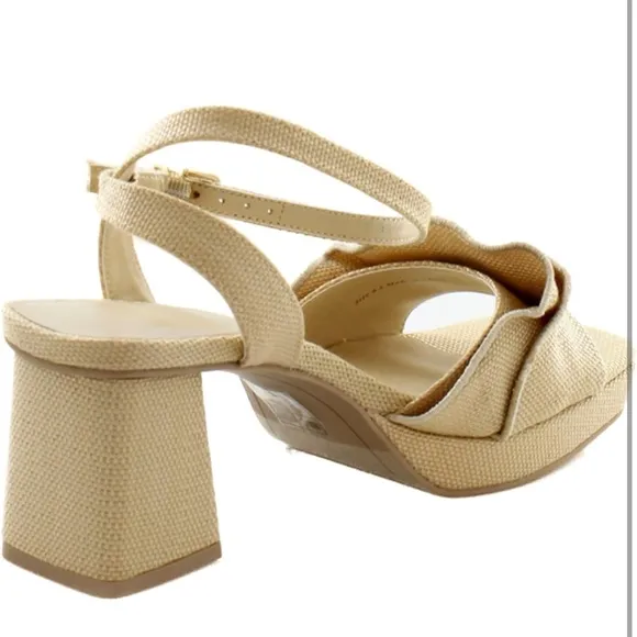Dolce Vita Cheer Elegant Beige Block Heel Sandals sz 9.5 nwob