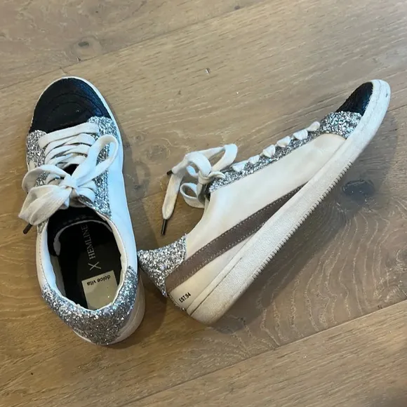 Dolce Vita Sneakers Sparkly Shoes 8.5 Nadea Zina Hemline Black Snake Glitter