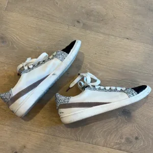 Dolce Vita Sneakers Sparkly Shoes 8.5 Nadea Zina Hemline Black Snake Glitter