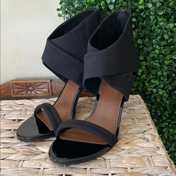 Donald J Pliner Elegant Black Women's heels
