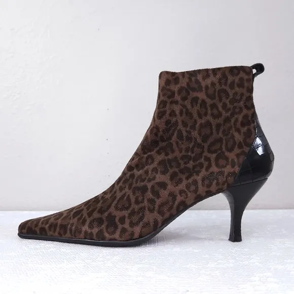 Donald J Pliner Lola Boots US 8.5 M Kitten Heel Pointed Toe Booties Animal Print