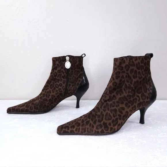 Donald J Pliner Lola Boots US 8.5 M Kitten Heel Pointed Toe Booties Animal Print