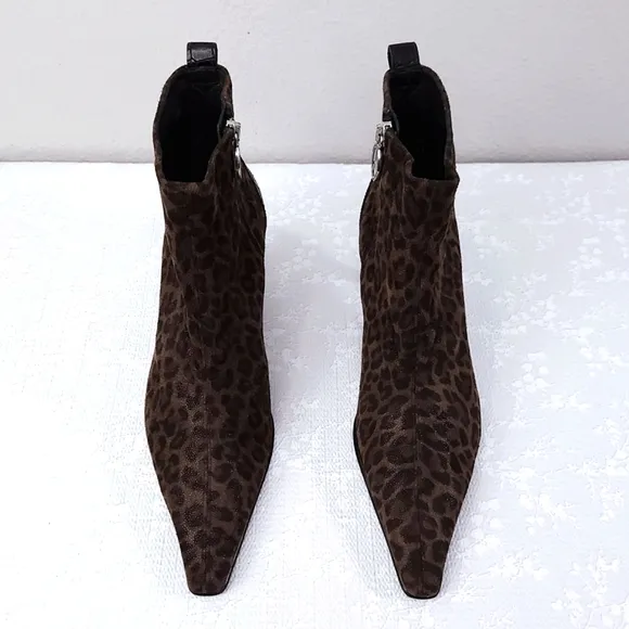 Donald J Pliner Lola Boots US 8.5 M Kitten Heel Pointed Toe Booties Animal Print