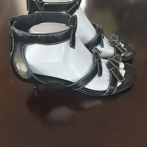 Donald J Pliner Women's Candy Black Bow Sandal Sz 7.5 Modern Chic Preppy Evening