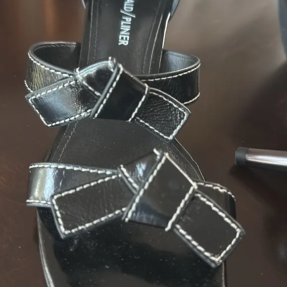 Donald J Pliner Women's Candy Black Bow Sandal Sz 7.5 Modern Chic Preppy Evening