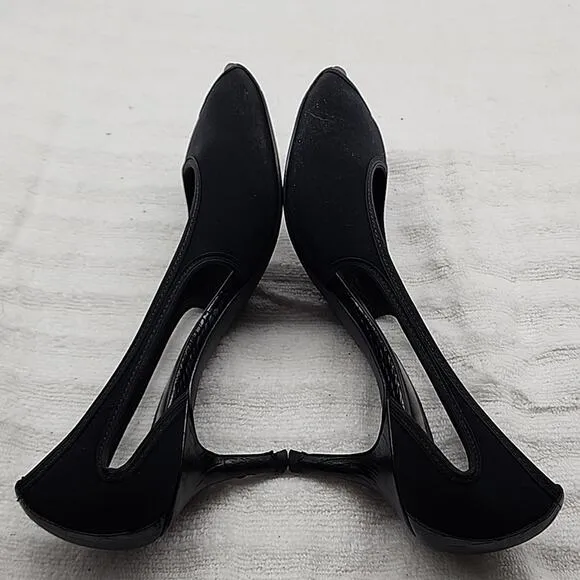 DONALD PLINER LATARA PEEP TOE PUMPS LADIES SIZE 8 CUT-OUT SIDES MICROFIBER⚫️GUC