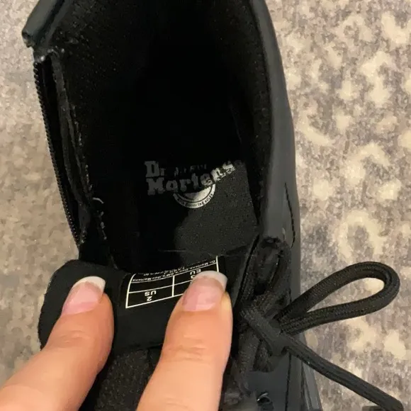 DR MARTENS  KIDS SHOES SIZE 2