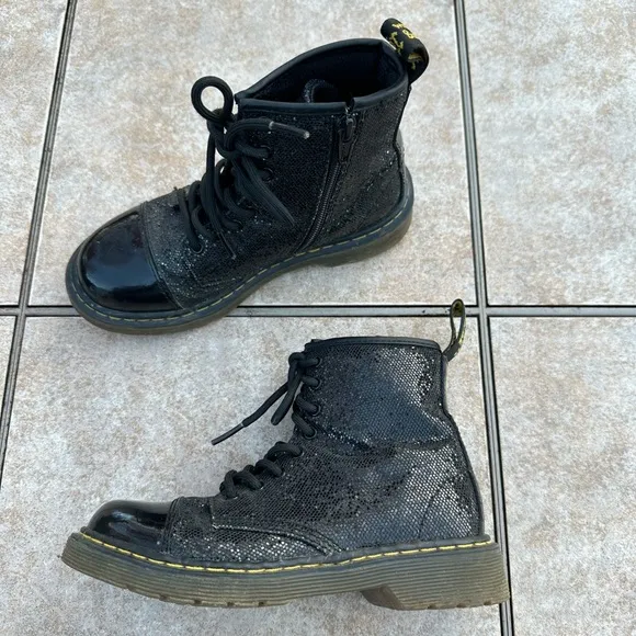 DR MARTENS POOCH YOUTH BOOTS BLACK GLITTER LEATHER SHOES