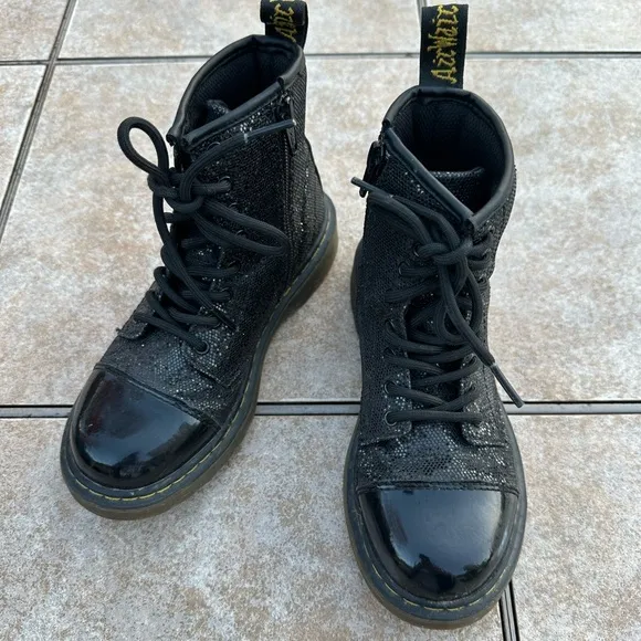 DR MARTENS POOCH YOUTH BOOTS BLACK GLITTER LEATHER SHOES