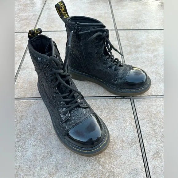 DR MARTENS POOCH YOUTH BOOTS BLACK GLITTER LEATHER SHOES