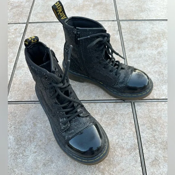 DR MARTENS POOCH YOUTH BOOTS BLACK GLITTER LEATHER SHOES