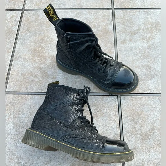 DR MARTENS POOCH YOUTH BOOTS BLACK GLITTER LEATHER SHOES