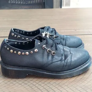 Dr. Martens Lester Black Coated Studs Spikes Shoes Sz 4