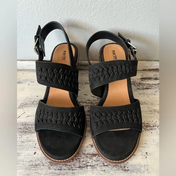 Earth Leather Chunky Stacked Heel Black Round Open Toe Sandals Size 9.5 NWOB