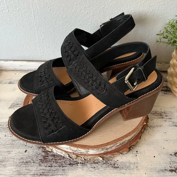 Earth Leather Chunky Stacked Heel Black Round Open Toe Sandals Size 9.5 NWOB