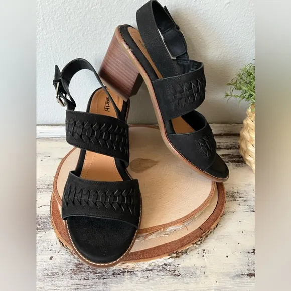 Earth Leather Chunky Stacked Heel Black Round Open Toe Sandals Size 9.5 NWOB