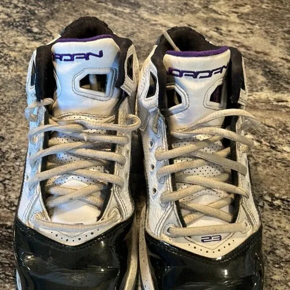 EC Jordan B'Loyal Boys' Basketball Shoes Size 4Y Black/White/Purple