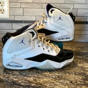 EC Jordan B'Loyal Boys' Basketball Shoes Size 4Y Black/White/Purple