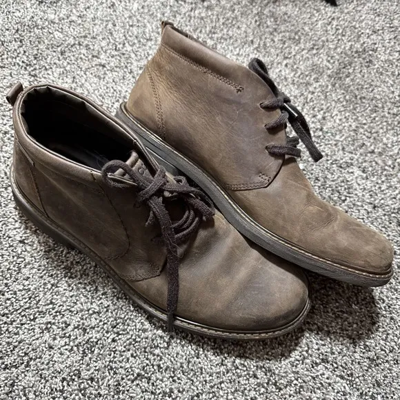 Ecco Men's Size 10 US Chukka Tie  Turn GTX Lace-Up Boot  Leather Brown
