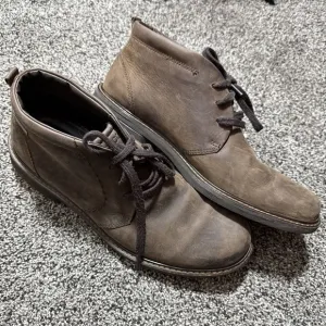 Ecco Men's Size 10 US Chukka Tie  Turn GTX Lace-Up Boot  Leather Brown