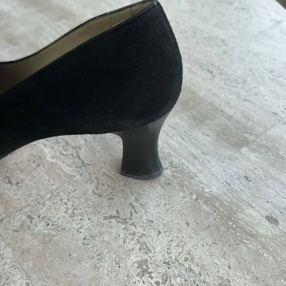 Elegant Black Women's Shoes with Embellishments