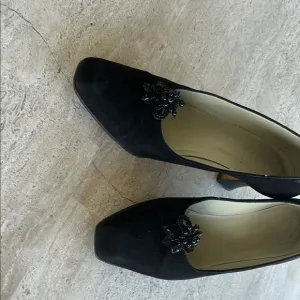 Elegant Black Women's Shoes with Embellishments