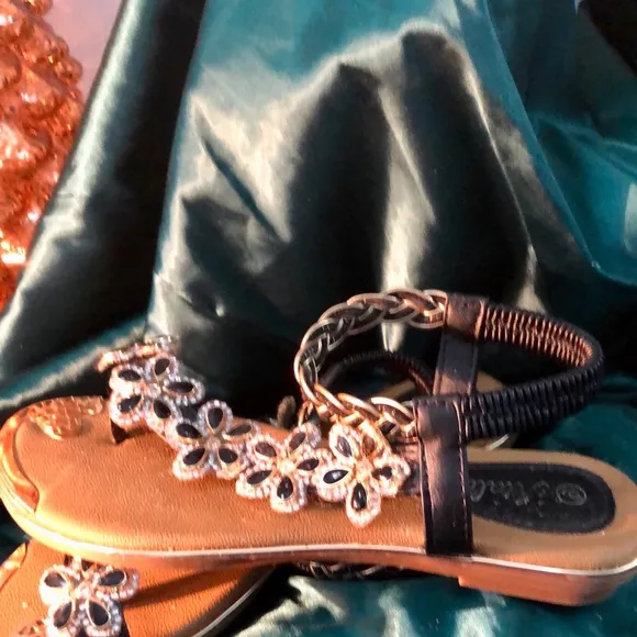 Elegant Black/Gold Or White/Gold Women's Sandals Featuring Sequined Flowers