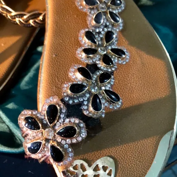 Elegant Black/Gold Or White/Gold Women's Sandals Featuring Sequined Flowers