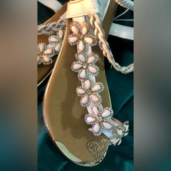 Elegant Black/Gold Or White/Gold Women's Sandals Featuring Sequined Flowers