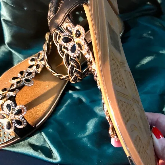 Elegant Black/Gold Or White/Gold Women's Sandals Featuring Sequined Flowers