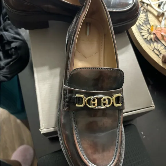 Elegant Brown and Gold Flats for Every Occasion