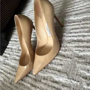 Elegant Nude Pumps
