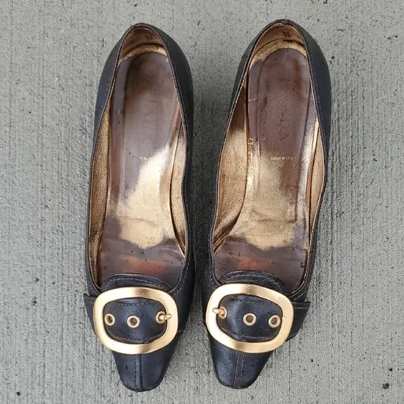Elegant Prada Black and Gold Women's Shoes Leather Pumps