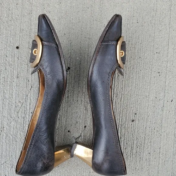 Elegant Prada Black and Gold Women's Shoes Leather Pumps