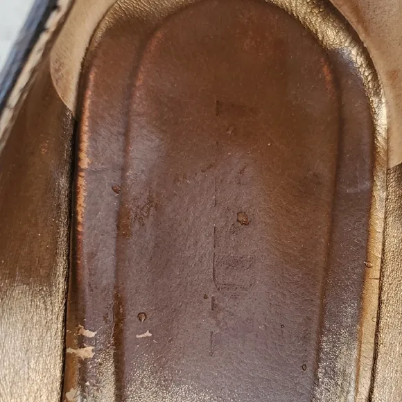 Elegant Prada Black and Gold Women's Shoes Leather Pumps