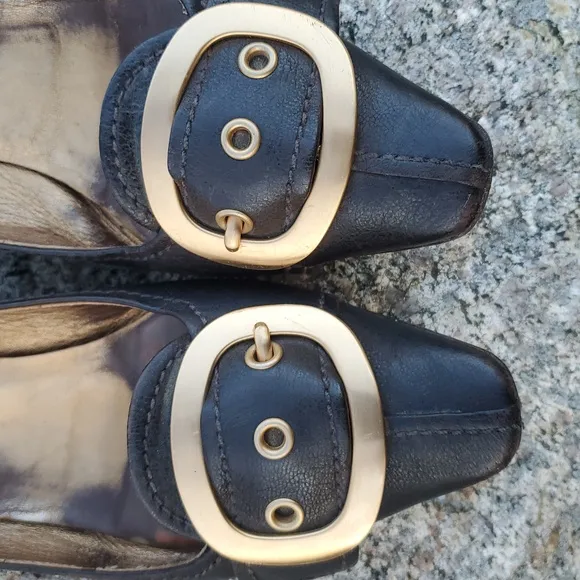 Elegant Prada Black and Gold Women's Shoes Leather Pumps