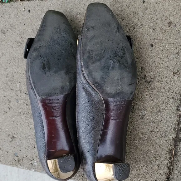Elegant Prada Black and Gold Women's Shoes Leather Pumps