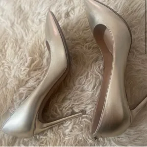 Elegant Valentino  Gold Stiletto Heels