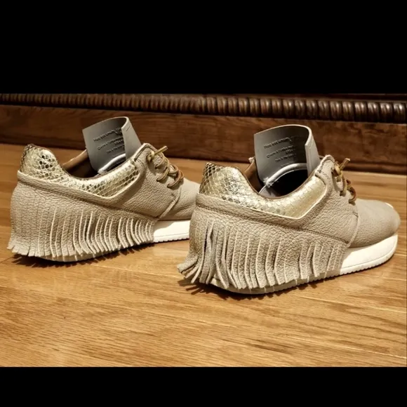 Esseutesse Fringe Sneaker 100% Handmade Leather-Sand-Sz41 -$400-goose-weitzman