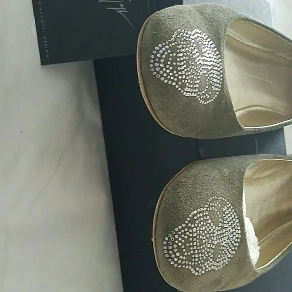 EUC Giuseppe Zanotti Skull green suede flats. SZ 9. PUNK.