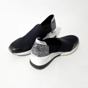 EUC MICHAEL Michael Kors black &amp; white laceless logo sneaker w/ glitter accent 6