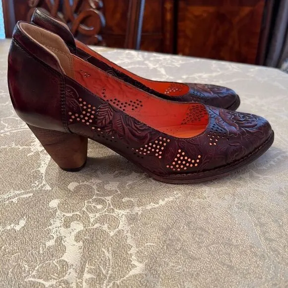 EUC Spring Step L'Artiste Rositta Tooled Leather Pumps Heels Shoes Size 40 or 9