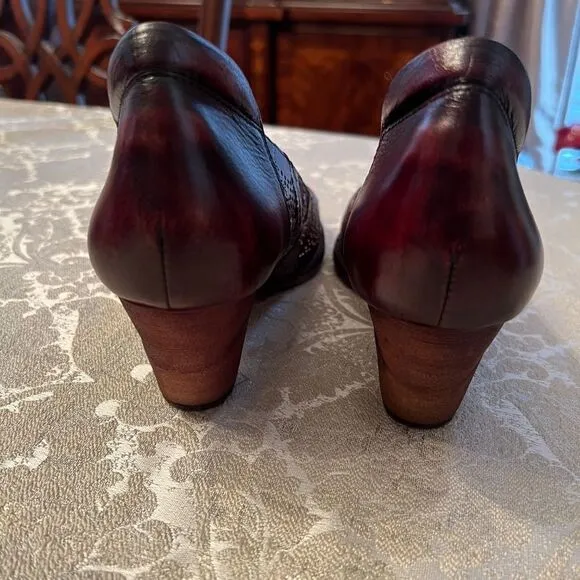 EUC Spring Step L'Artiste Rositta Tooled Leather Pumps Heels Shoes Size 40 or 9