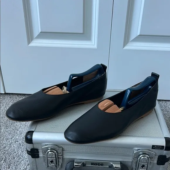 Everlane‎ Elegant Black Leather Women's Flats. The Day Glove.