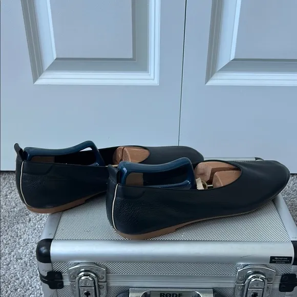 Everlane‎ Elegant Black Leather Women's Flats. The Day Glove.
