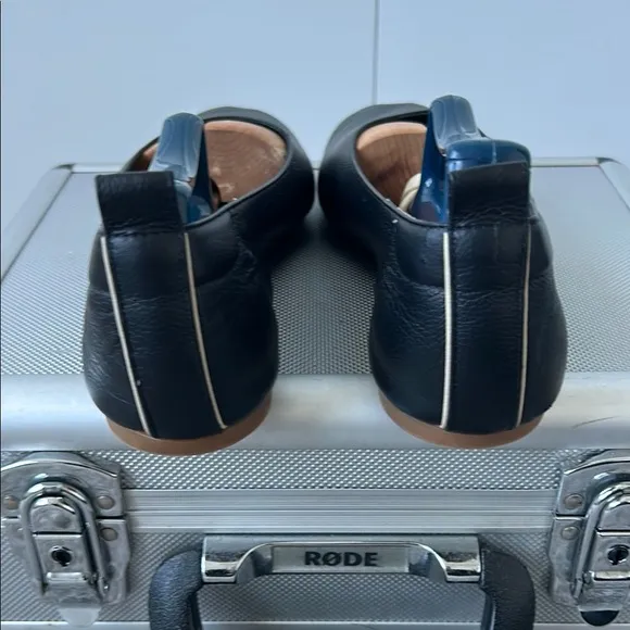 Everlane‎ Elegant Black Leather Women's Flats. The Day Glove.
